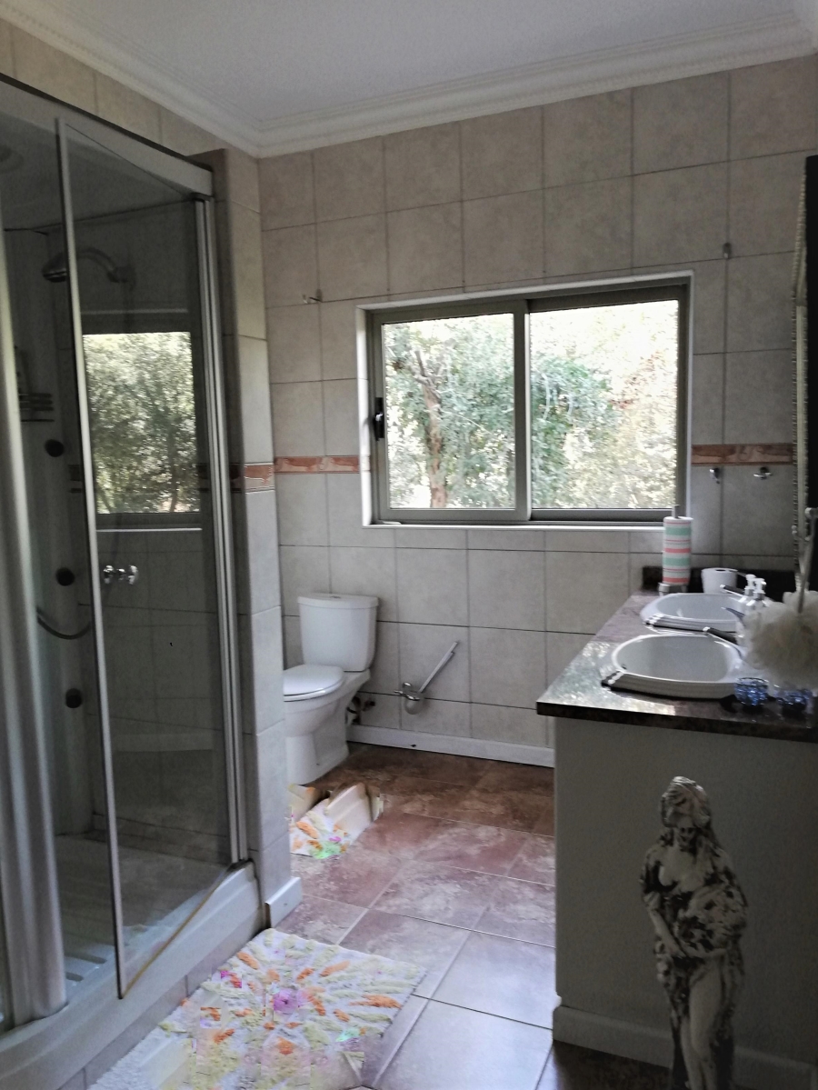4 Bedroom Property for Sale in Hartbeespoort Rural North West